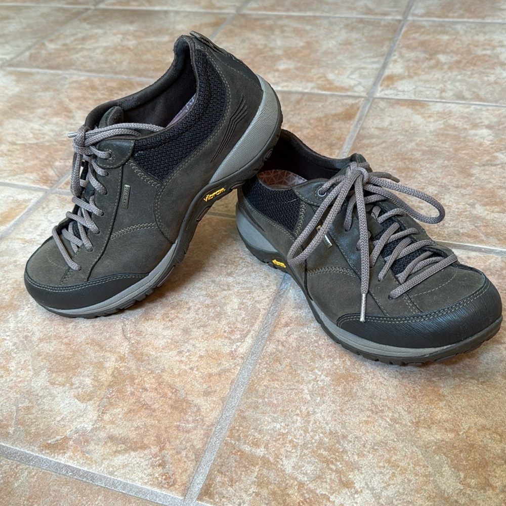 Dansko Paisley Womens Athletic Hiking Shoe Moss Suede Size 8